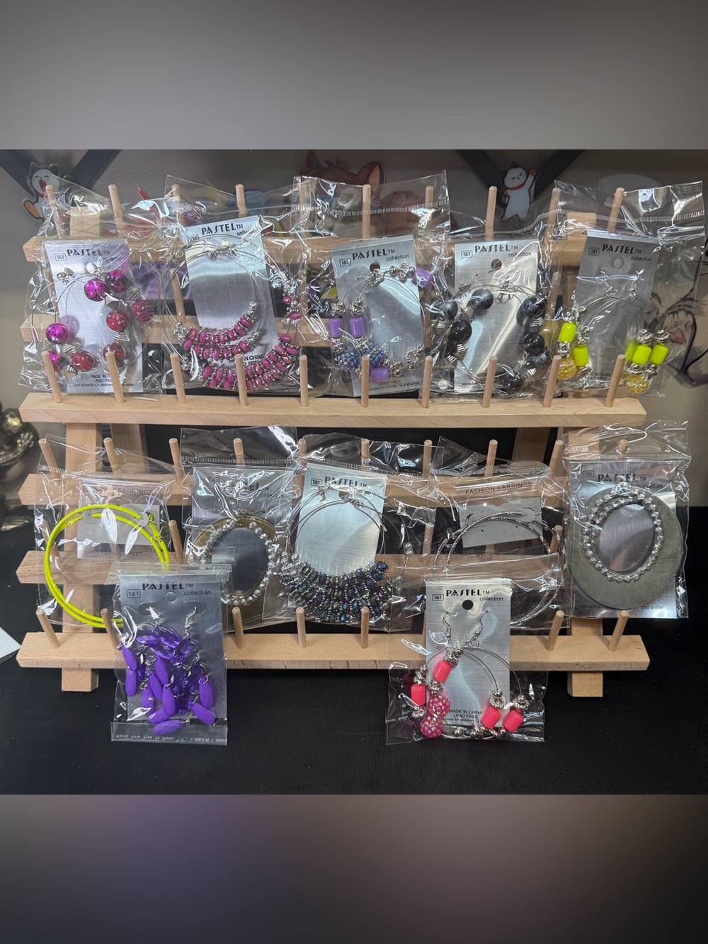 Women’s earring bundle. 12 pair E1